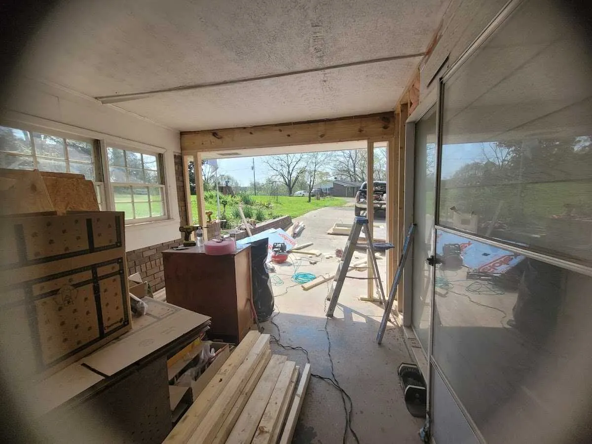 Air movers and dehumidifier for Water Mitigation Services in Macon-Bibb County